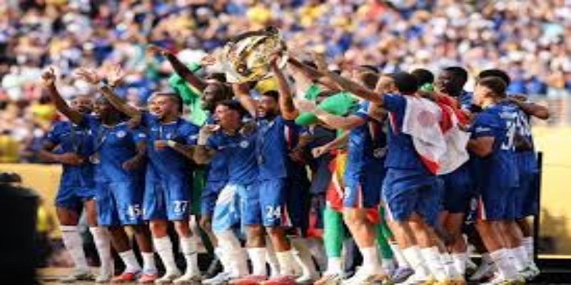 战术调整成为胜利关键：欧宝体育全面解读穆斯利奇的五后卫革命-欧宝体育