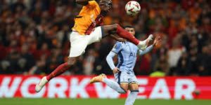 比赛转折：红牌与闪电反击-欧宝体育